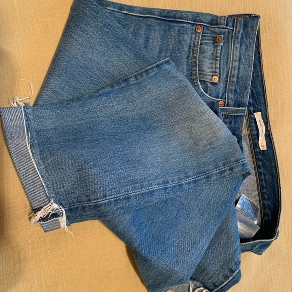 Levi's Wedgie Fit Womens' Size 27 Dark/Medium Wash - Picture 2 of 7